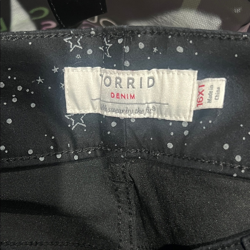 Torrid black galaxy jeggings size 16 XT - Ideal for casual outings.